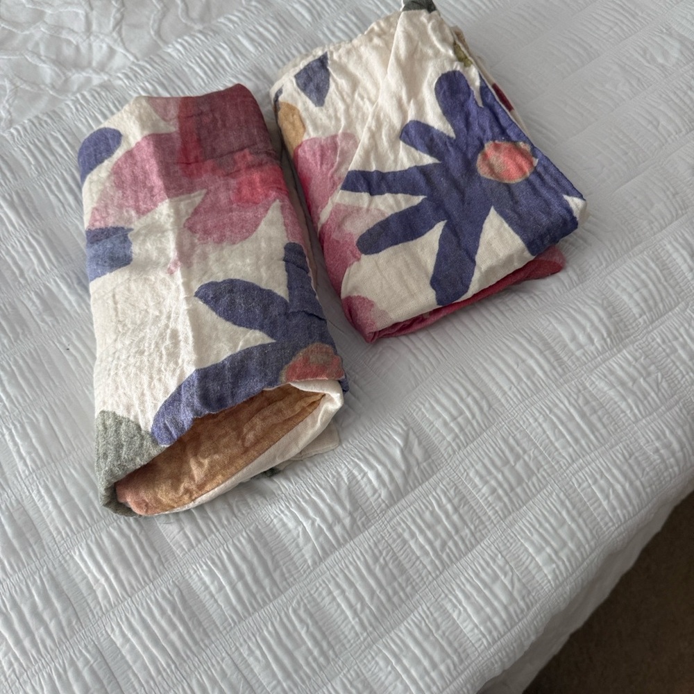 Floral Patterned pillow shams - Picture 5 of 6